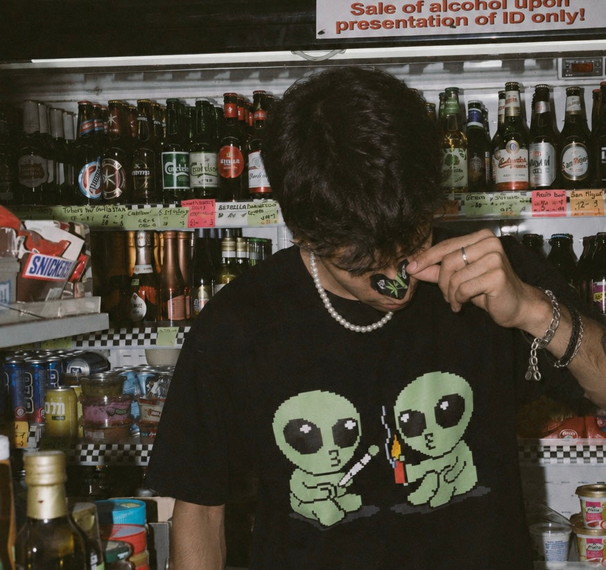 '2 aliens' (Unisex) Oversized T