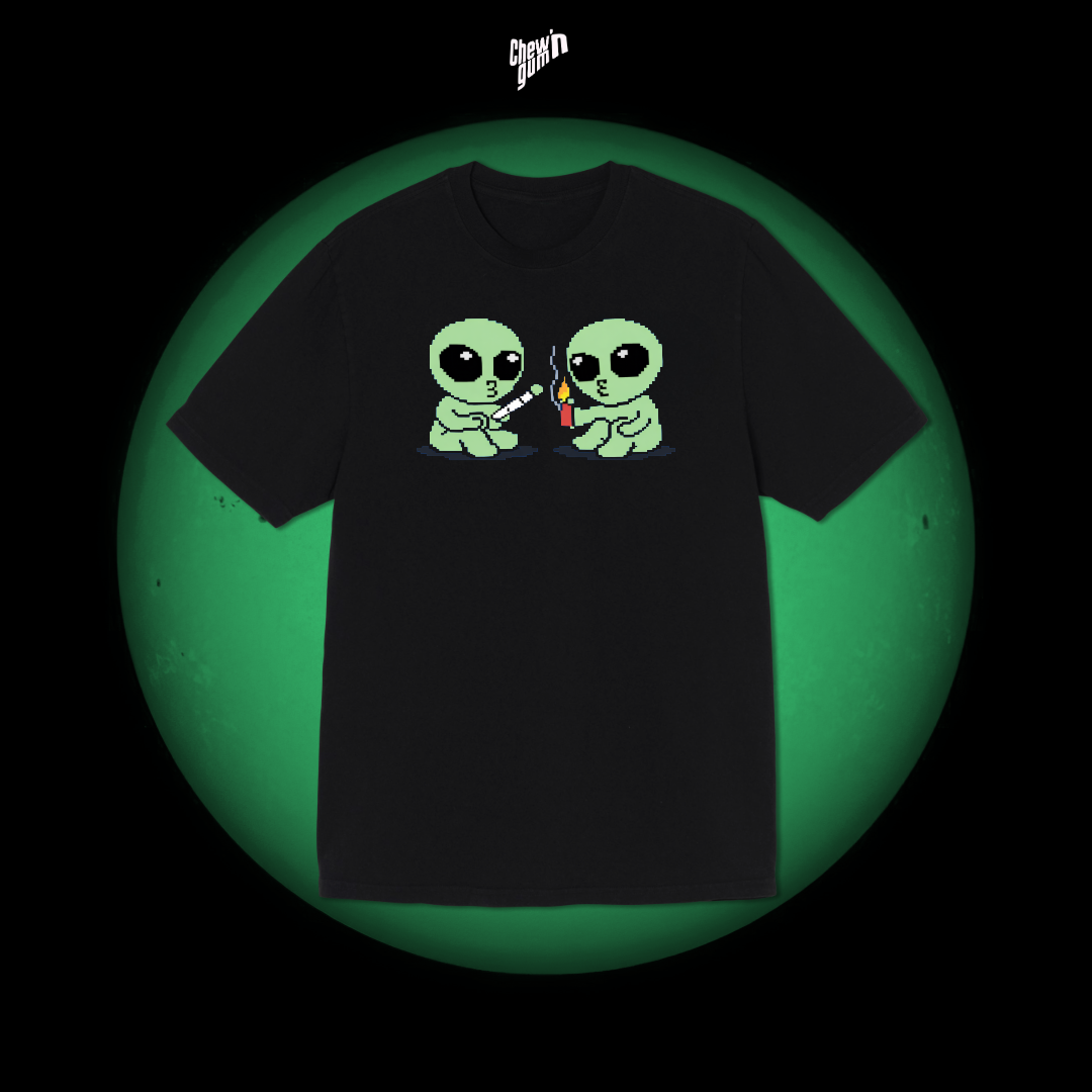 '2 aliens' (Unisex) Oversized T